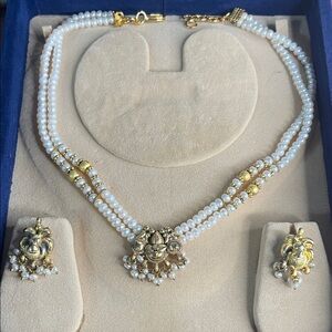 Elegant Gold and Pearl Jewelry Set